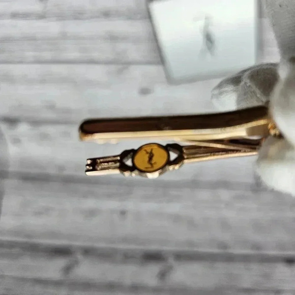 RARE Yves Saint Laurent YSL logo amber transparent window gold tone tie clip - Picture 2 of 6